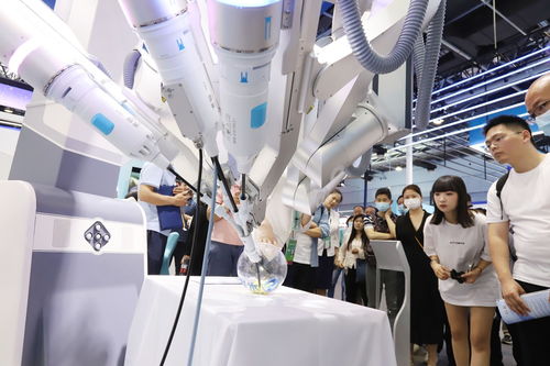 国产手术机器人获批上市 技术突破背后的商业化挑战与计算机专业发展机遇